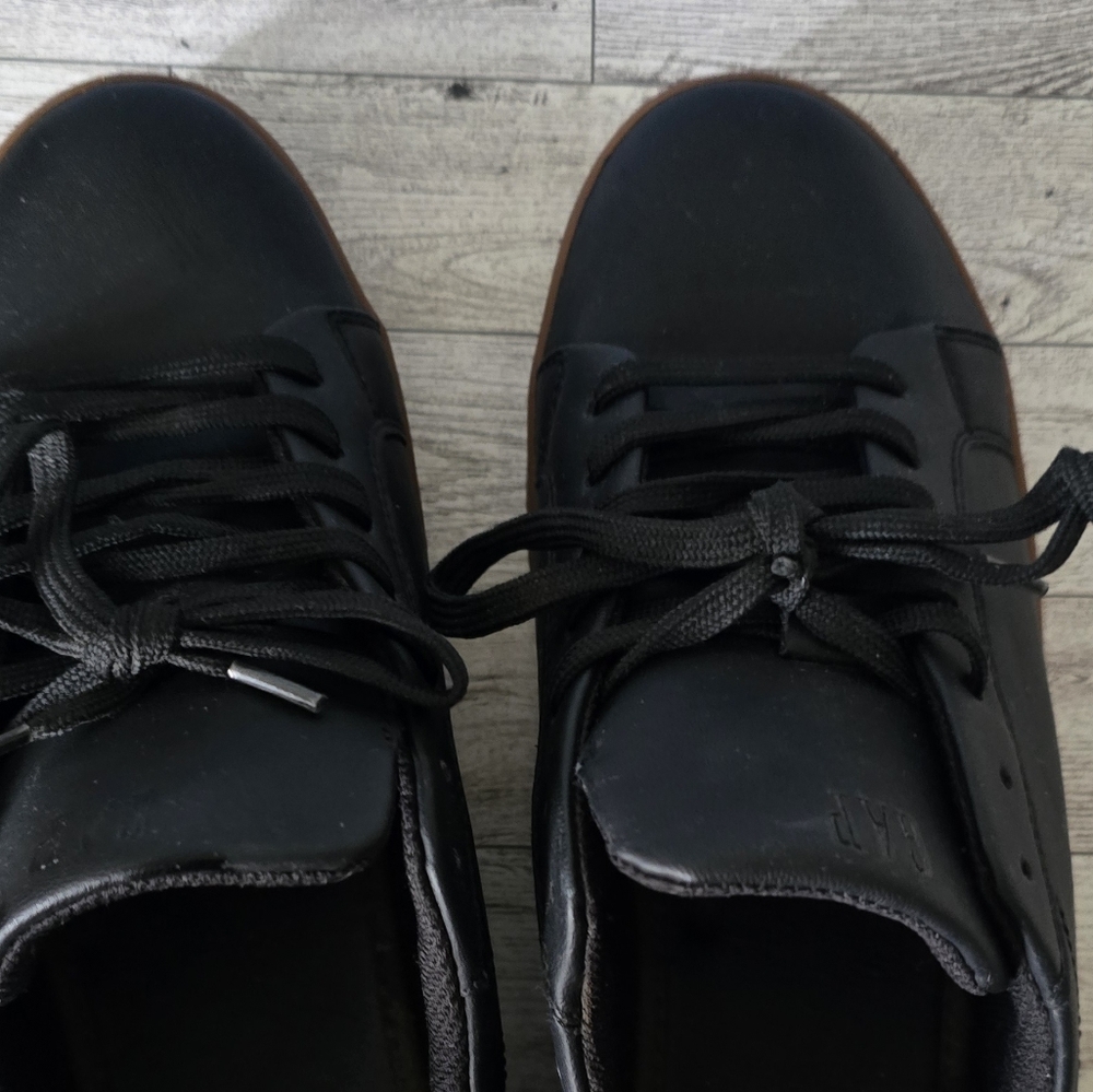 EUC Gap sneakers